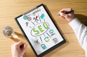 آموزش افزایش بازدید سایت: چکیده تجربیات نی‌نی‌سایت، ۱۰ نکته خاص، سوالات متداول و جدول جامع